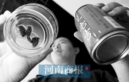 廠家表示將對(duì)問題飲料成分進(jìn)行檢測(cè) 商報(bào)記者 田仲煜/攝 廠家表示將對(duì)問題飲料成分進(jìn)行檢測(cè) 商報(bào)記者 田仲煜/攝