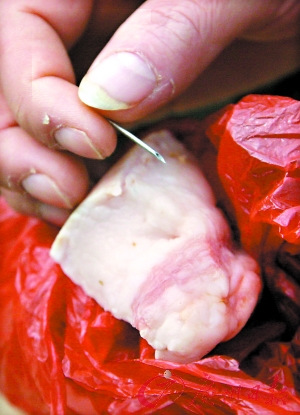 豬肉內(nèi)藏針豬肉販稱很正常