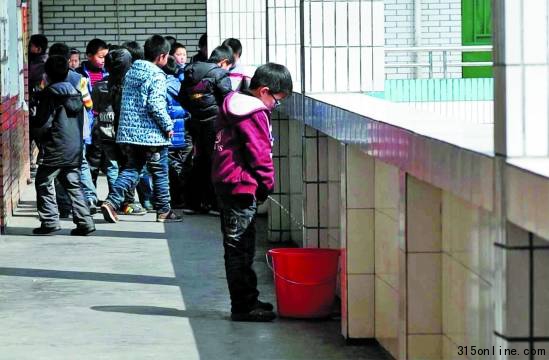 浙江小學(xué)收集童子尿煮雞蛋 已入選當(dāng)?shù)胤沁z(圖)