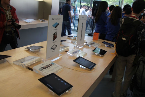 蘋果三里屯店里待售的iPad 2 蘋果三里屯店里待售的iPad 2