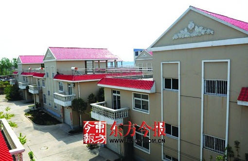 鄭州15套豪華別墅荒廢5年村民稱系違規(guī)建房