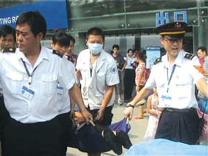 武漢至上海動(dòng)車故障多人被悶中暑鐵路部門致歉