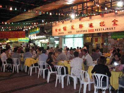 資料圖片：在海南三亞隨處可見臨海而坐、具有地方特色的海鮮排檔。