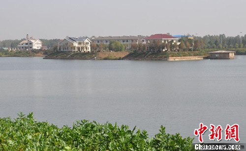河南許昌縣一水庫區(qū)違規(guī)建別墅多部門相互推諉