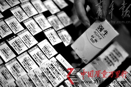 在售的強生隱形眼鏡產(chǎn)品。 本報見習記者 丁嘉 攝