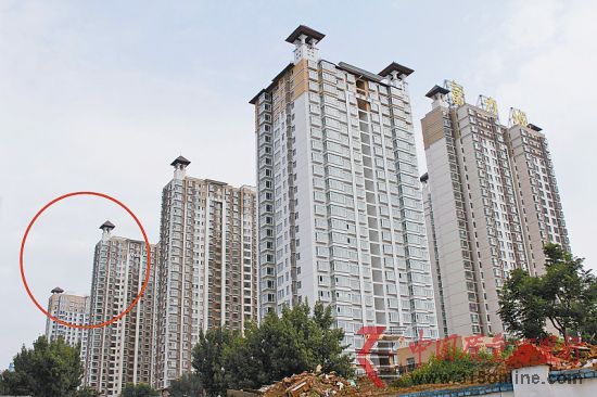 圖中畫(huà)圈的為房屋面積縮水的兩棟樓