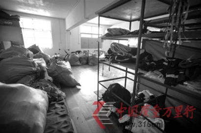 浦東21所中小學(xué)停穿歐霞校服
