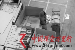在高強(qiáng)度下，有員工工作幾天就瘦了一大圈。